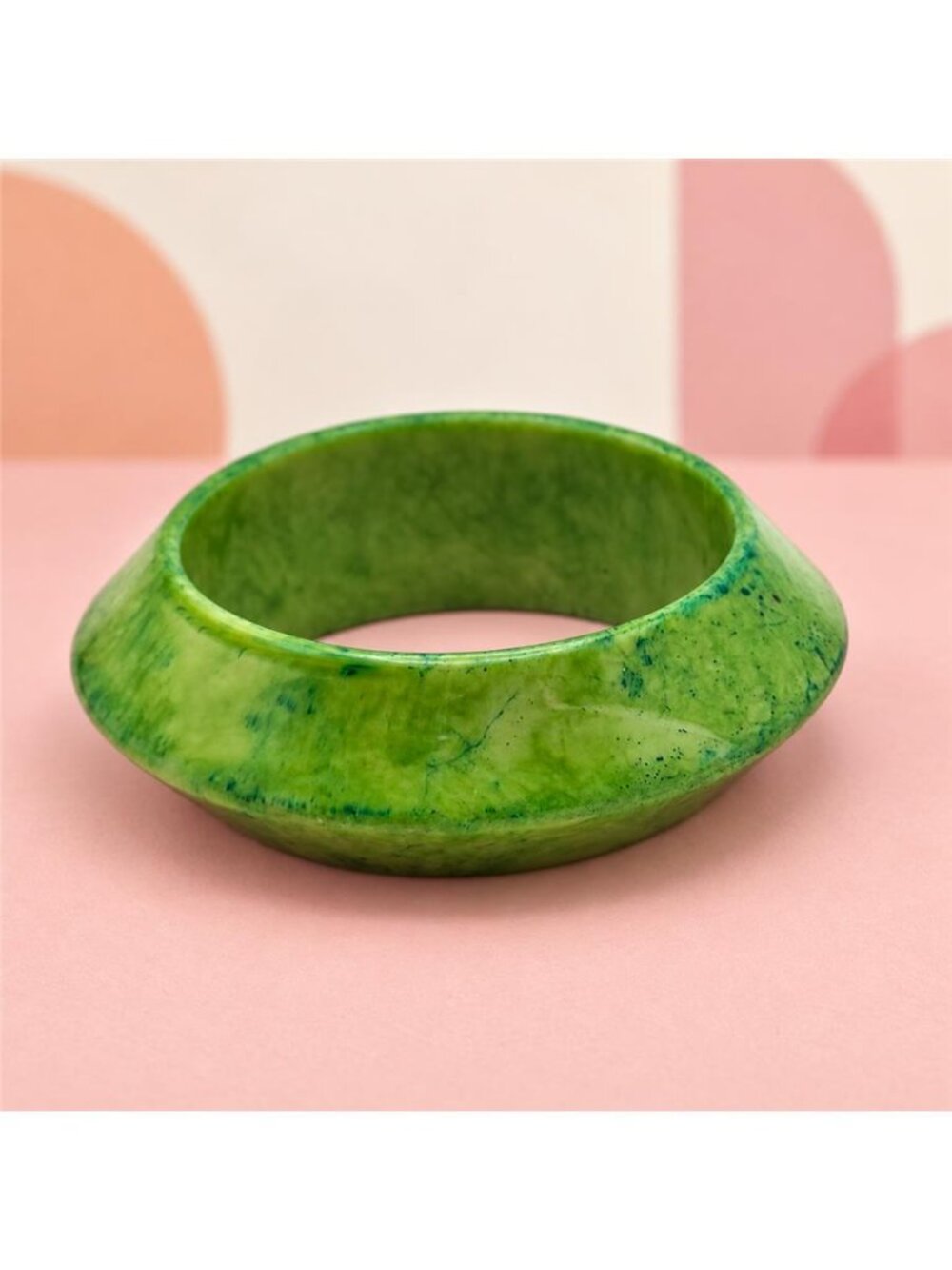 Marbled Green Lucite Bangle Bracelet Wide Beveled Raised Ridge Chunky Statement
